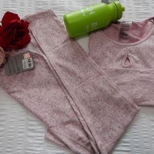 NWT Gymshark Fleur Texture set (crop top&leggings)